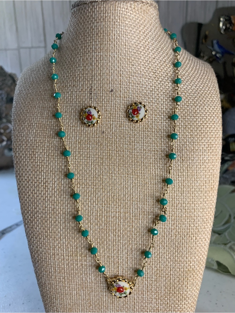 Plunder Necklace with Turquoise Beads and Floral Porcelain Pendant Earrings - Picture 2 of 4